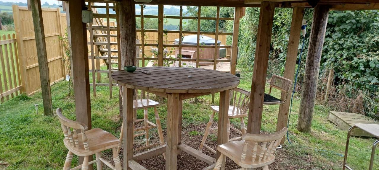 Norwell View Farm Glamping With Hot Tubs Hotel Bath Exterior photo