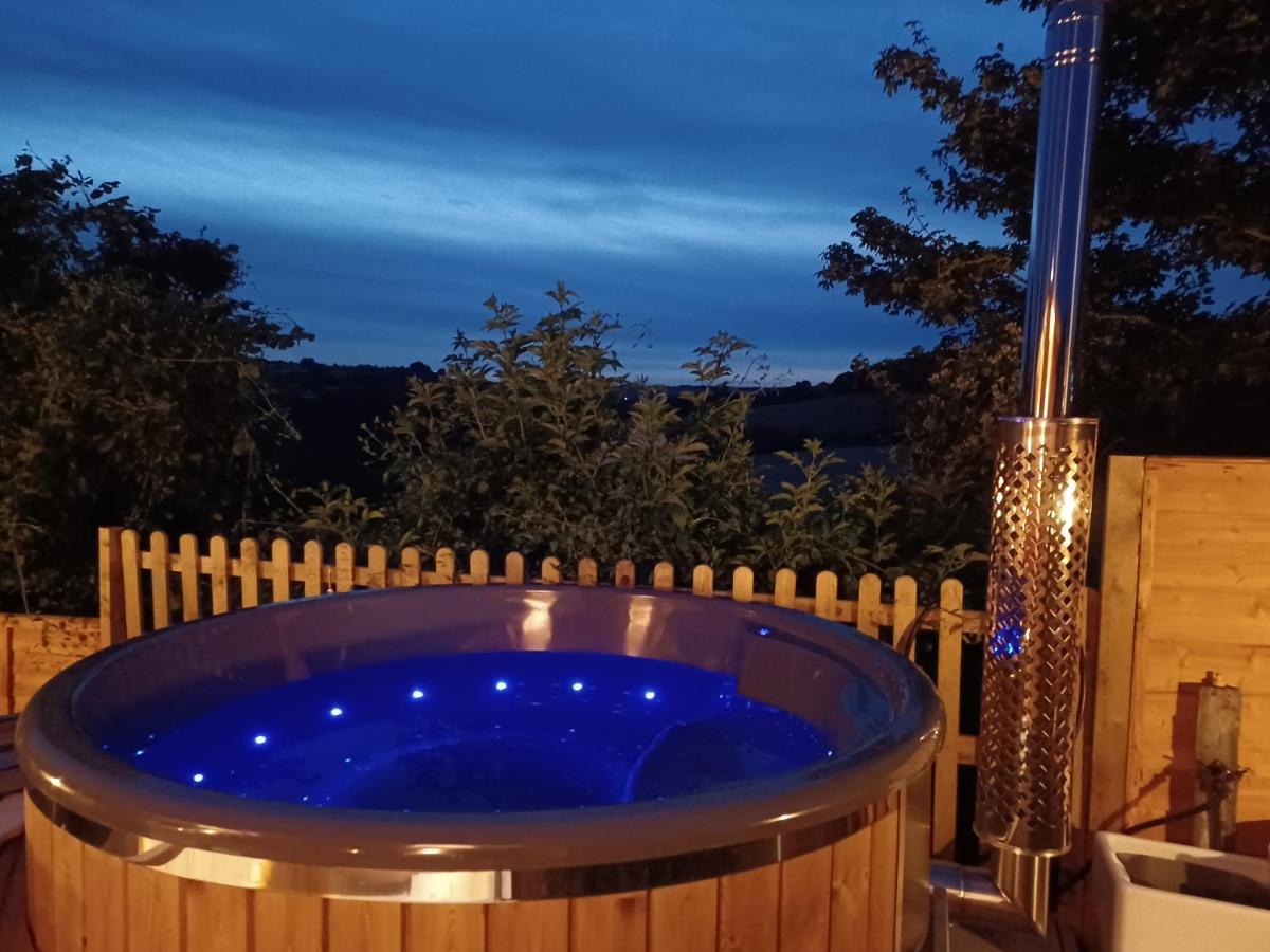 Norwell View Farm Glamping With Hot Tubs Hotel Bath Exterior photo