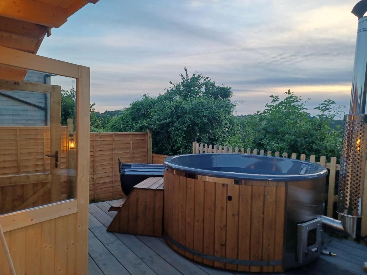 Norwell View Farm Glamping With Hot Tubs Hotel Bath Exterior photo